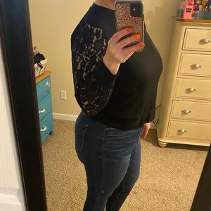 Lace sleeve crop shirt